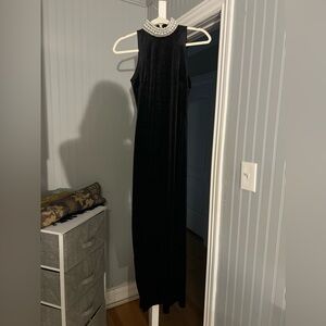 Elegant Black Velvet Maxi Dress Pearl neckline